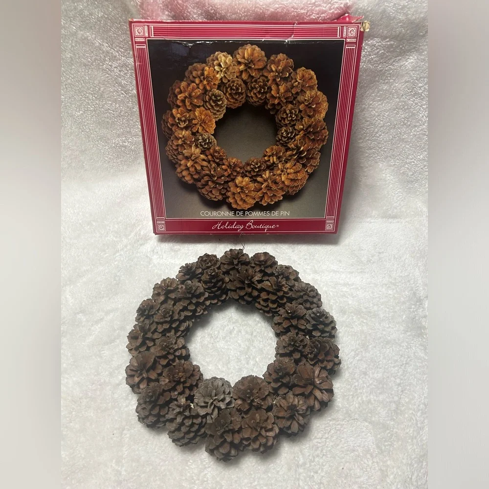 Vintage Holiday Boutique Christmas decorative pinecone wreath